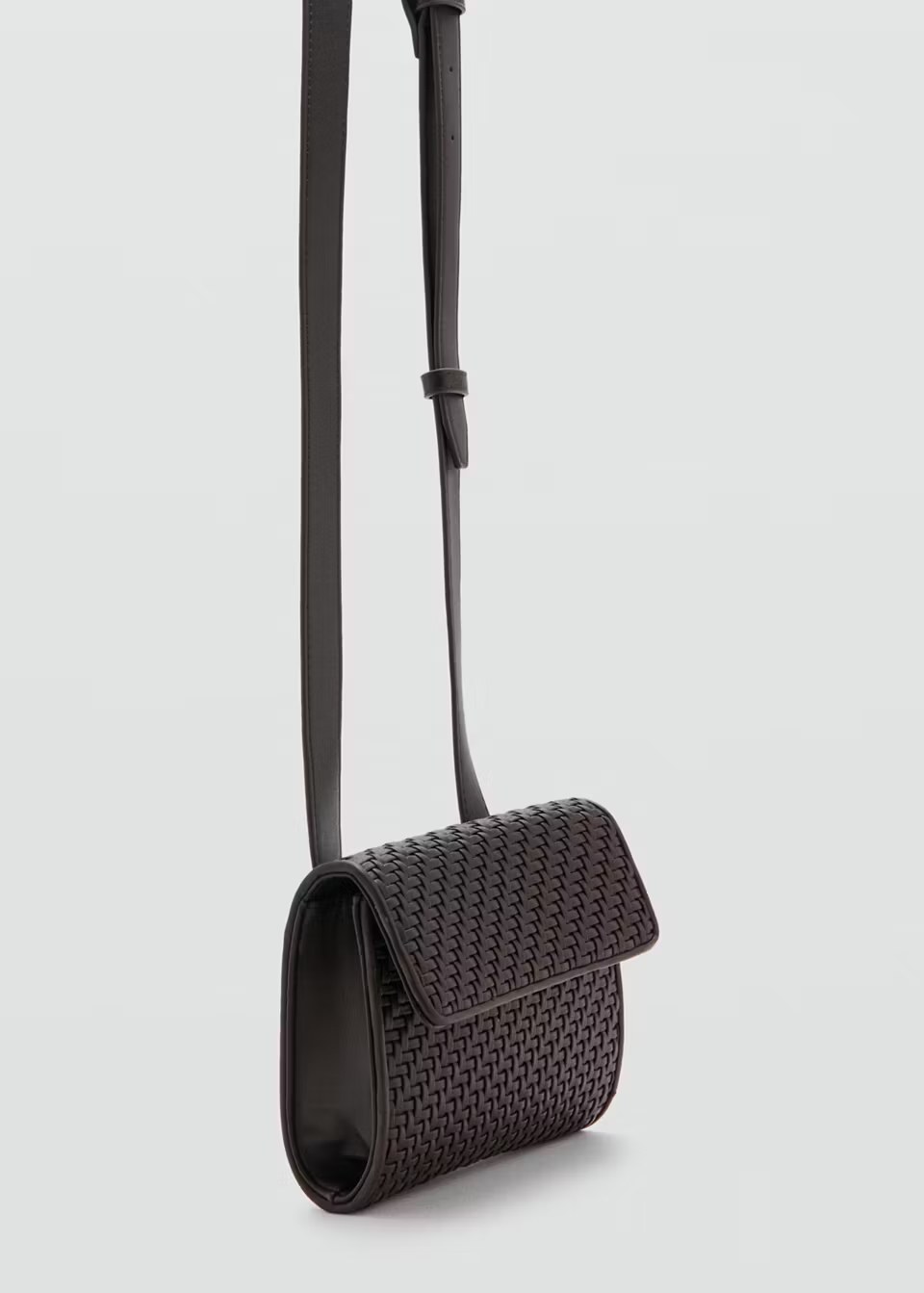 mango, BRAIDED BAG WITH LONG HANDLE