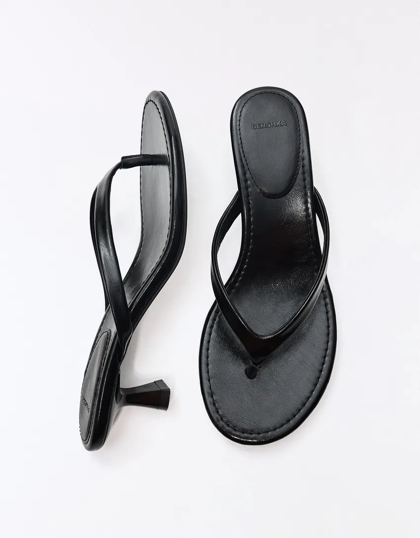 bershka, THONG HEEL SANDALS