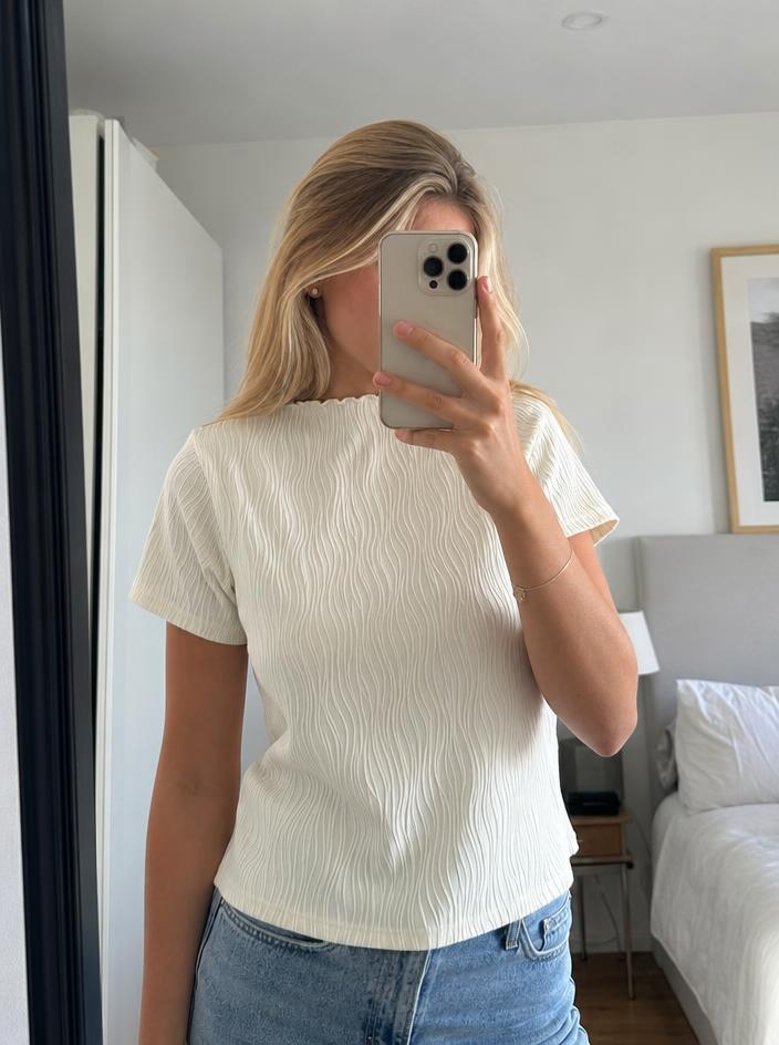 White Textured Short Sleeve Top – Very Good Condition — Vinted listing photo example