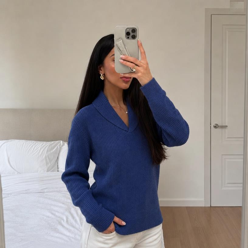 Navy blue ribbed knit jumper with crew neck