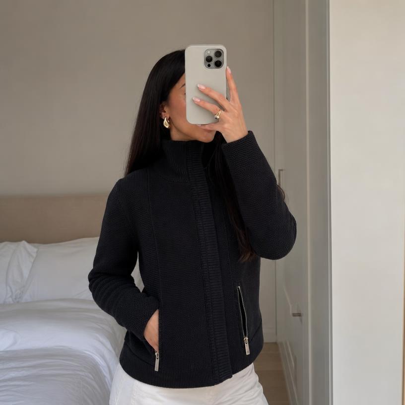 Black textured full-zip jacket with zipped pockets – very good
