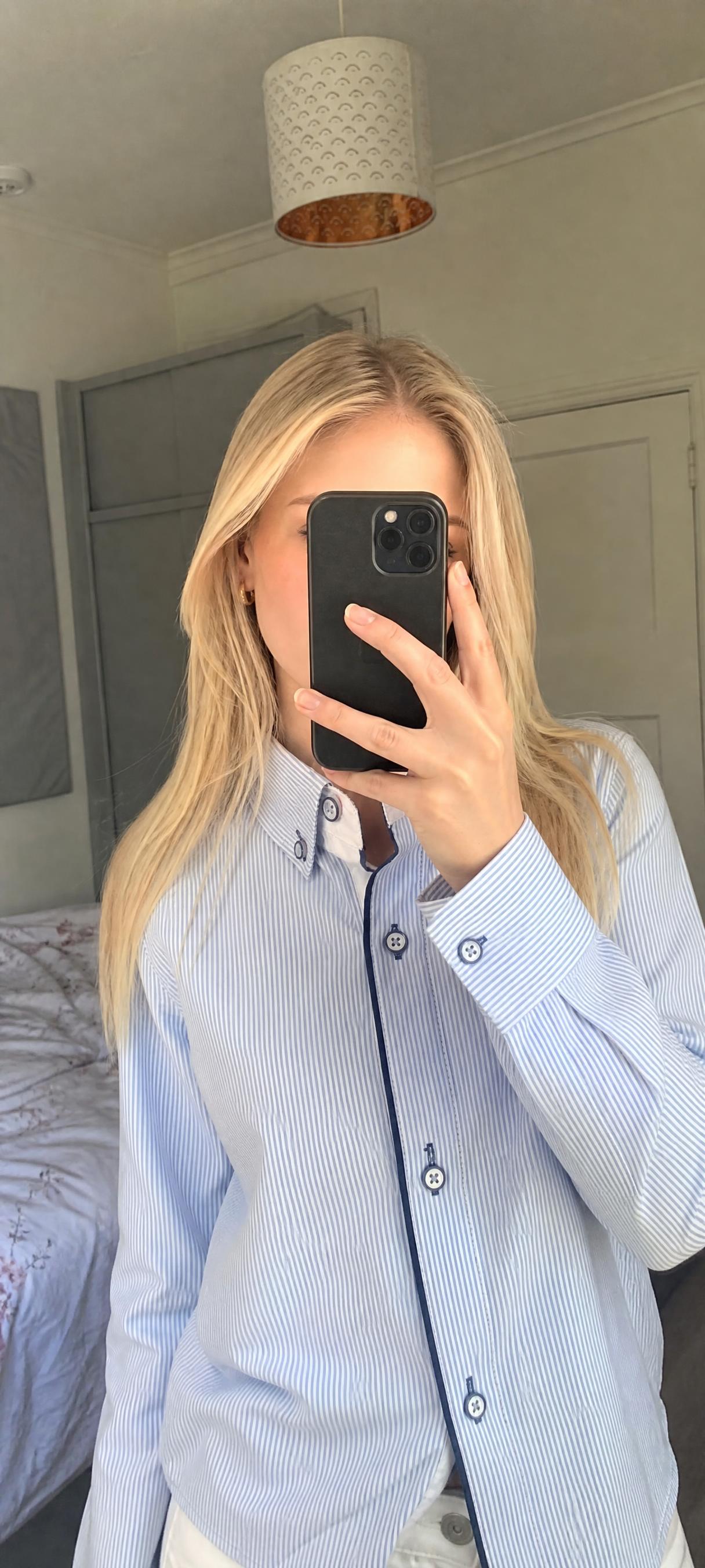 DI-BYE Men's Blue Striped Button-Up Shirt Very Good