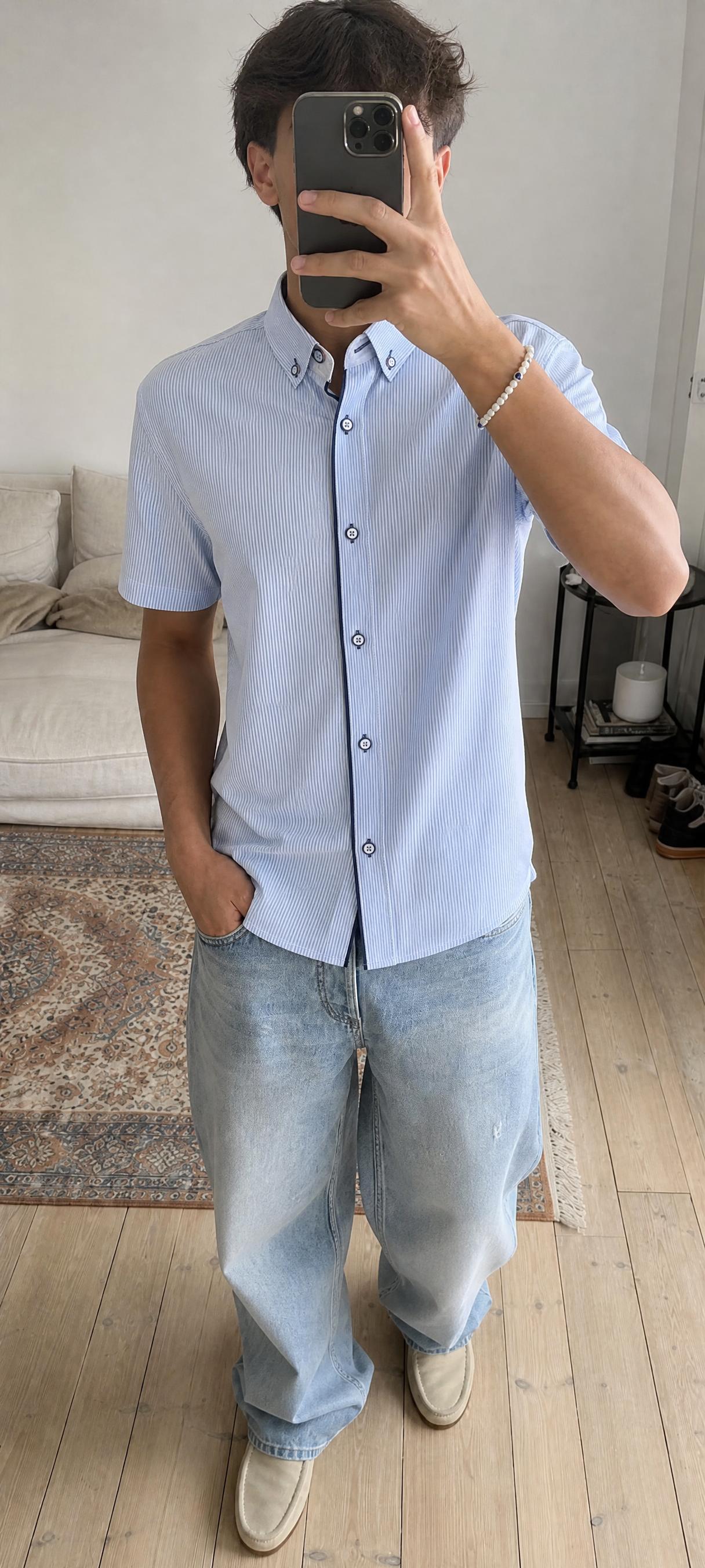 DI-BYE men's blue striped button-down shirt, very good