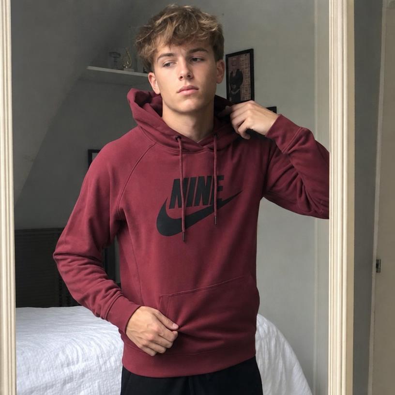 Nike Burgundy Swoosh Pullover Hoodie – Very Good
