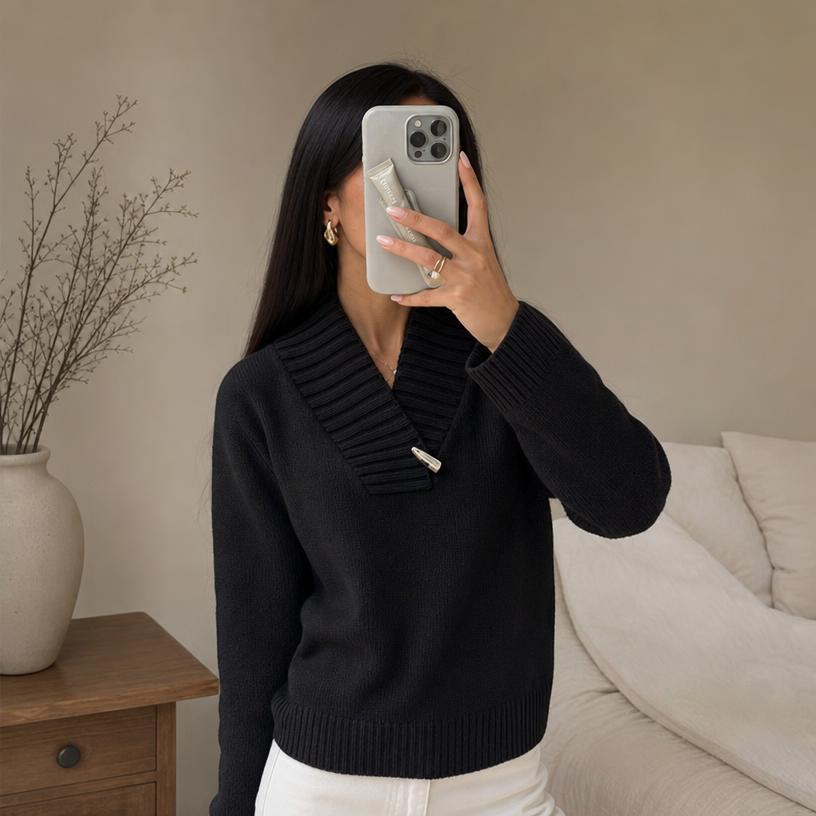 Black Ribbed Cropped Knit Jumper with Gold Hardware