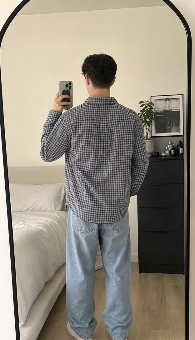 Navy Blue Plaid Long-Sleeve Button-Up Shirt Very Good