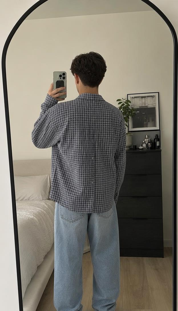 Navy Blue Plaid Long-Sleeve Button-Up Shirt – Very Good