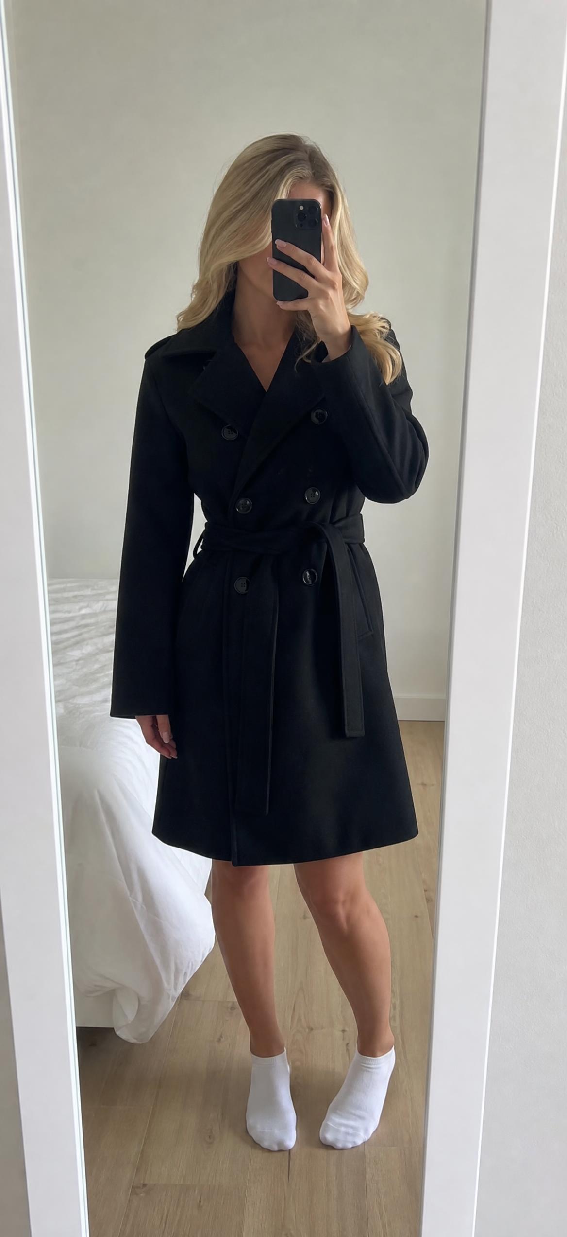Black double-breasted belted trench coat – very good condition