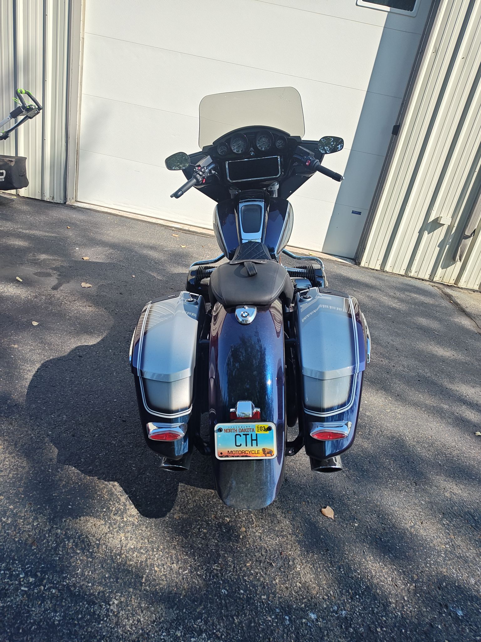 BMW touring motorcycle with saddlebags — free 3D model