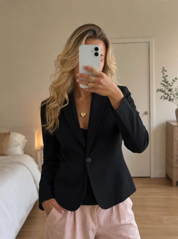 Black tailored single-breasted blazer – very good condition