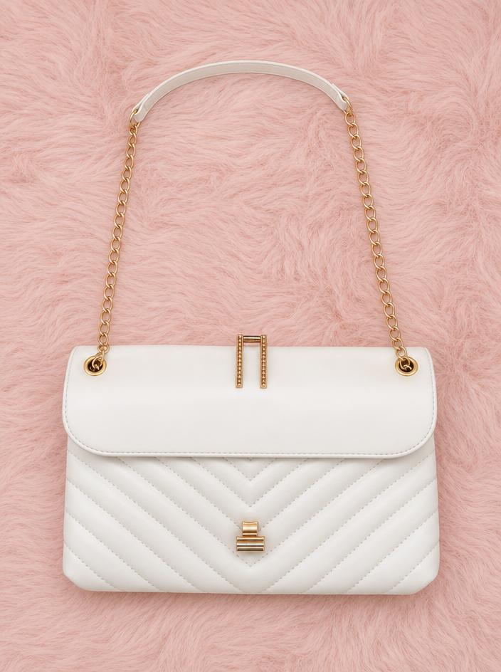 White Quilted Shoulder Bag with Gold Chain – Very Good