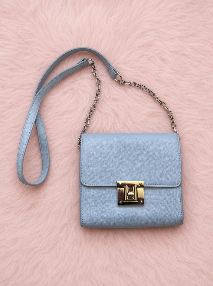 Light Blue Textured Crossbody Bag with Chain Strap - Very Good