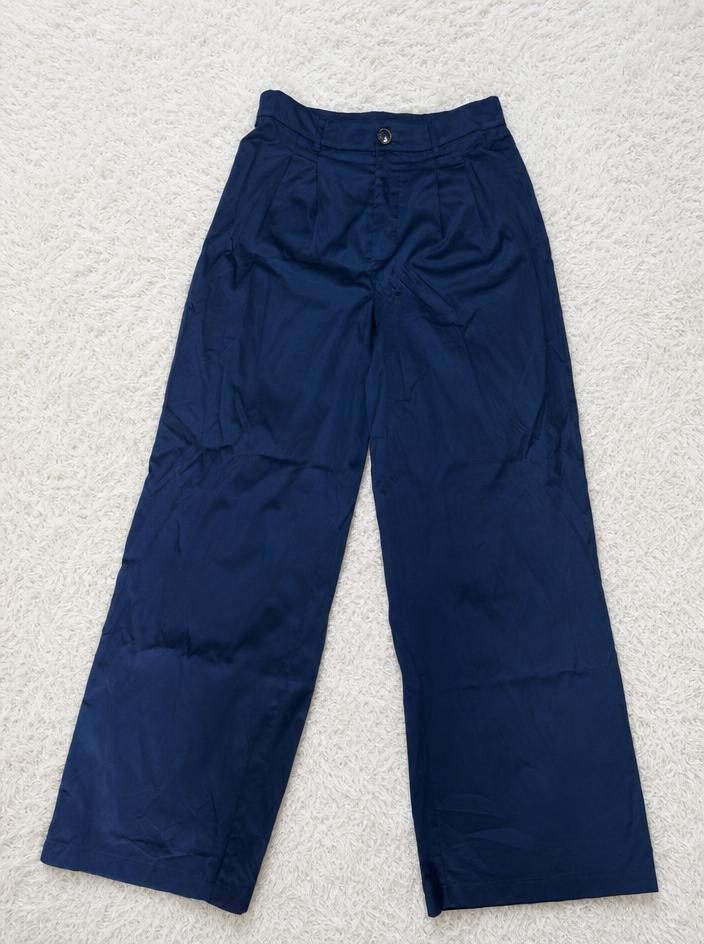 Navy tailored straight-leg trousers with belt loops – very good