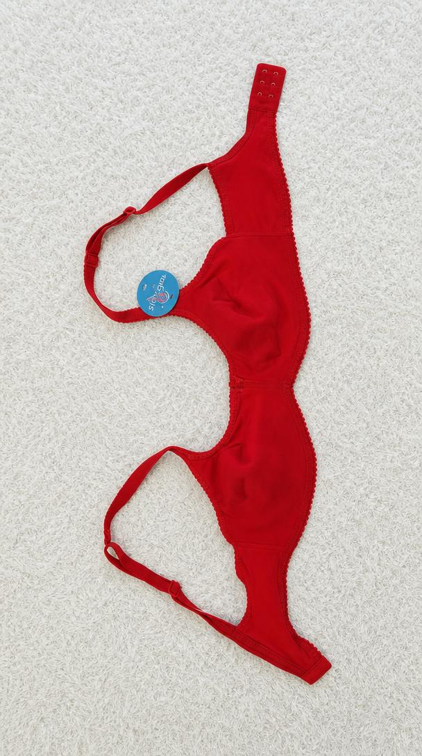 Red lingerie bra with adjustable straps – very good condition