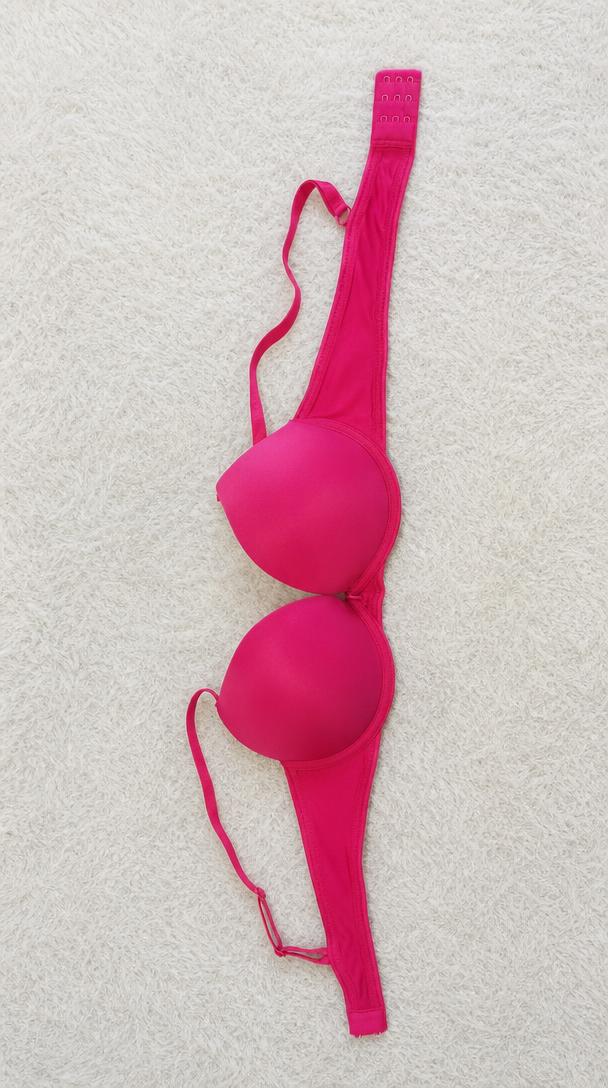Fuchsia pink padded bra with adjustable straps – very good condition