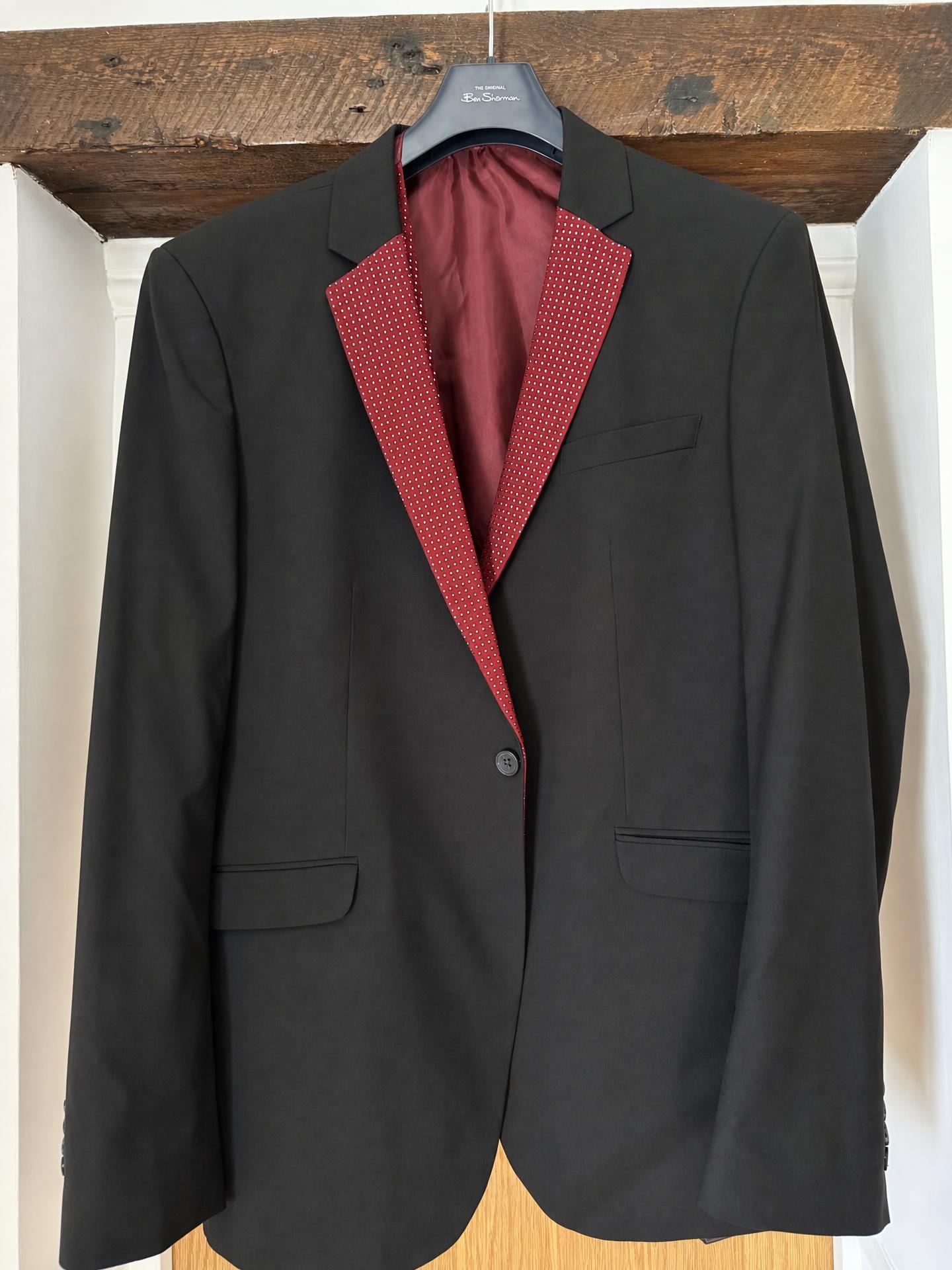 Black Blazer with Burgundy Dotted Lapels – Very Good