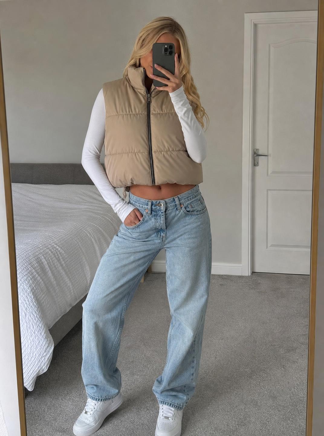 Beige padded puffer gilet with high neck – very good