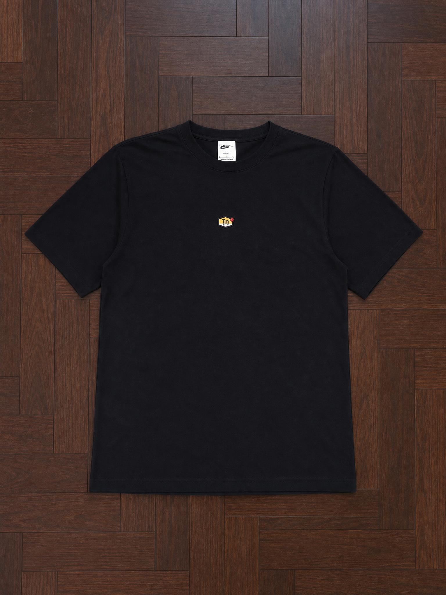 Black graphic patch T-shirt – relaxed fit, very good condition