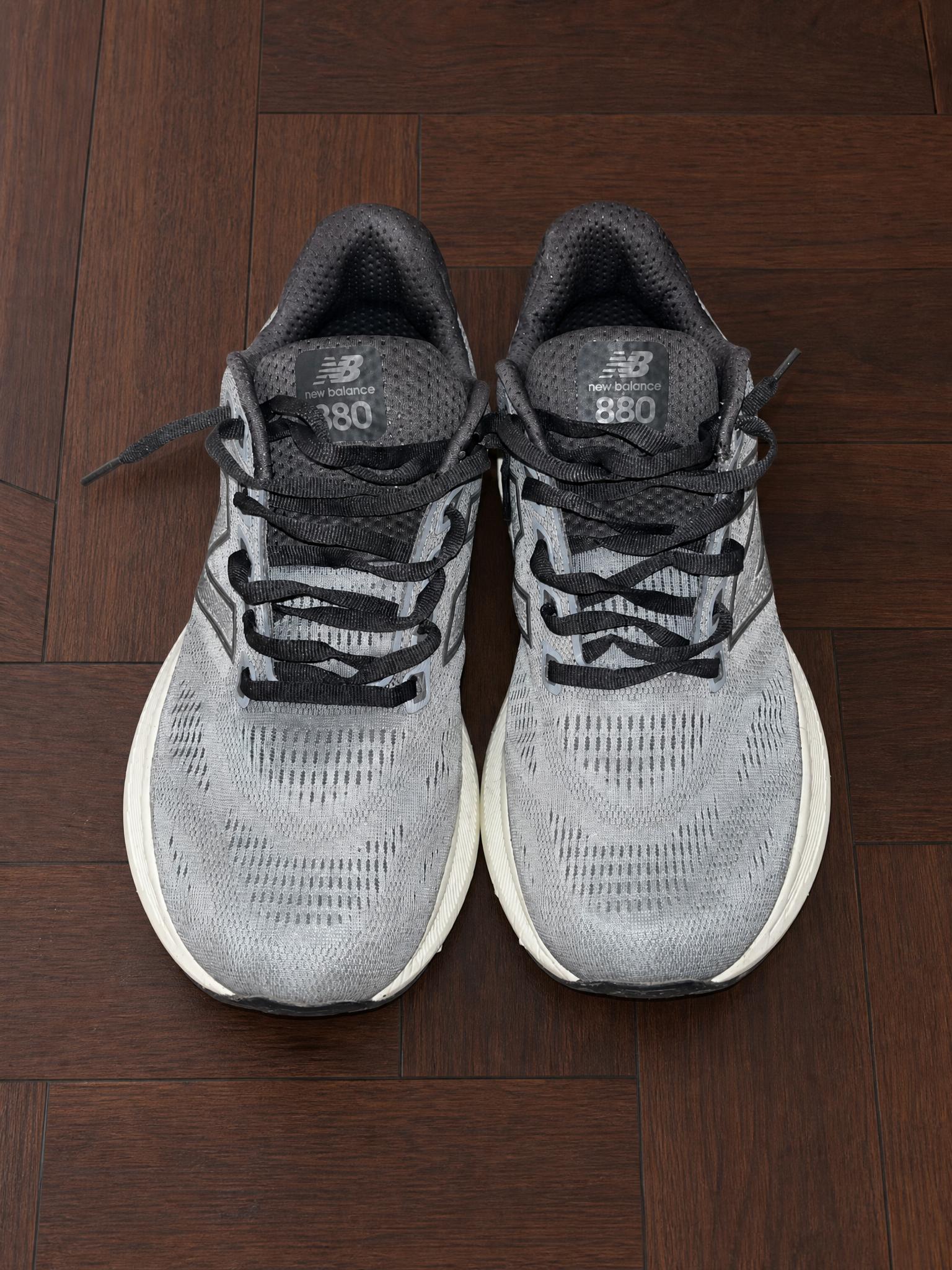 New Balance 880 Grey Running Trainers – Size 10