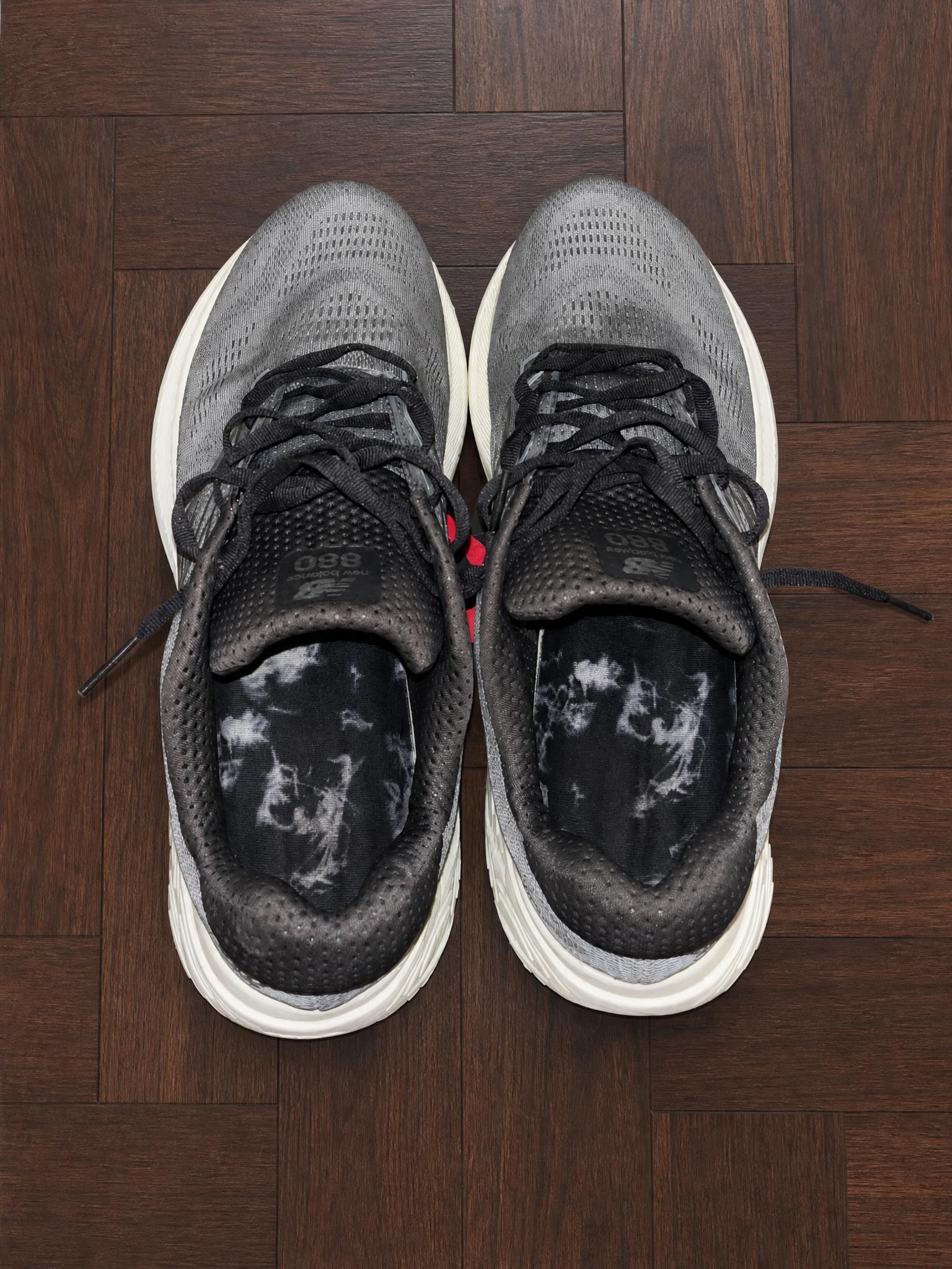 New Balance 880 Grey Running Trainers – Good Condition
