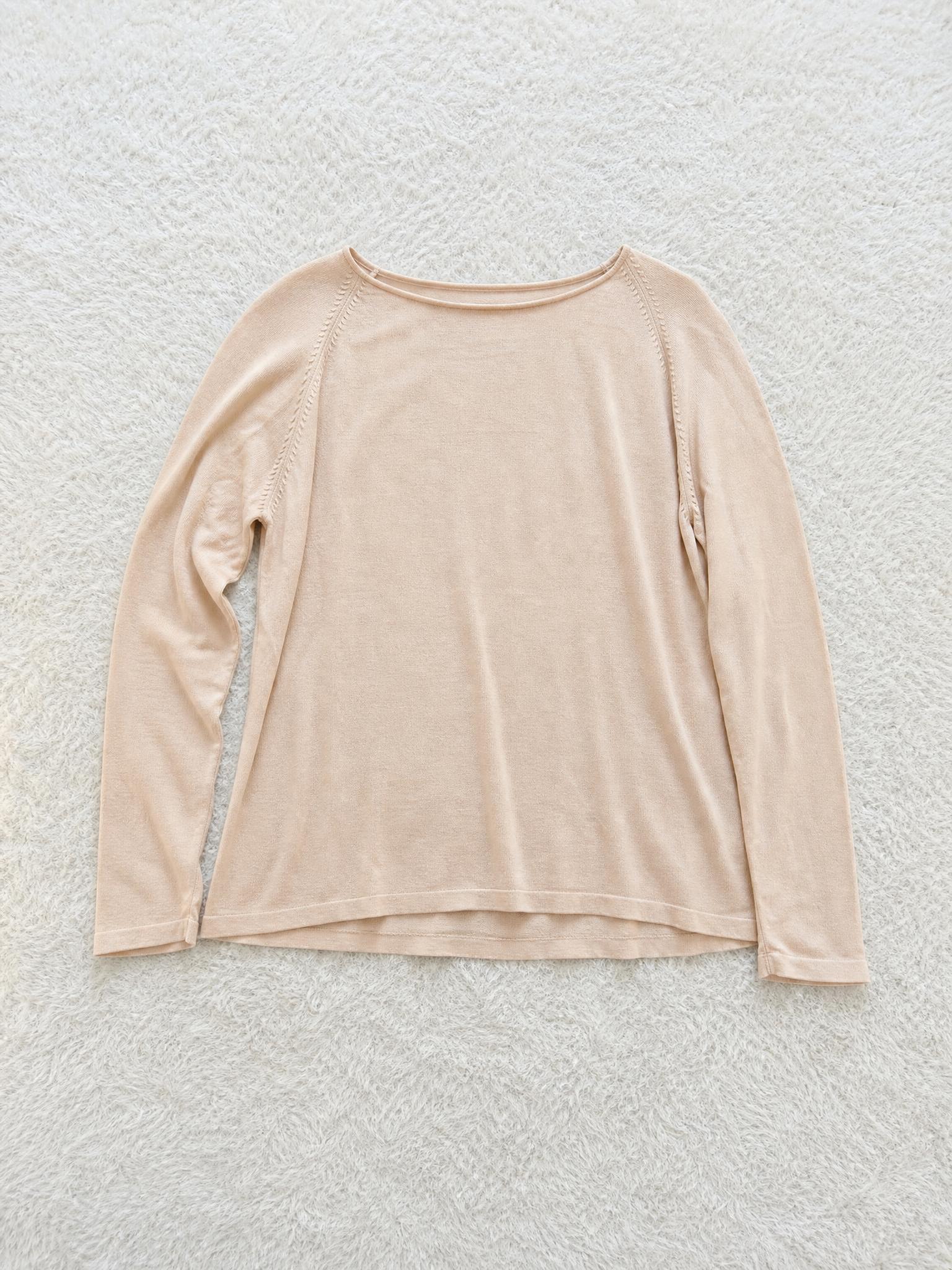 Cream long-sleeve knit top with detail seams – very good