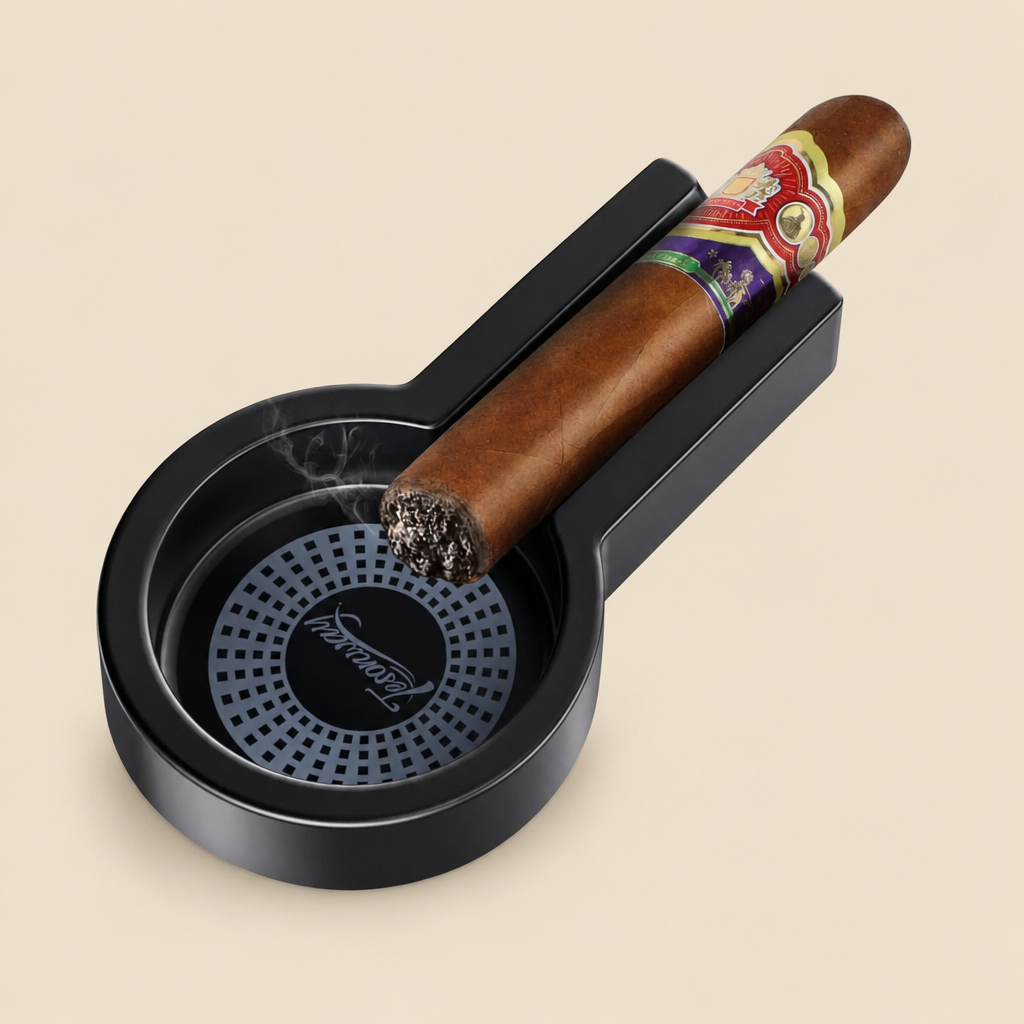 Two cuts, one compact cigar kit