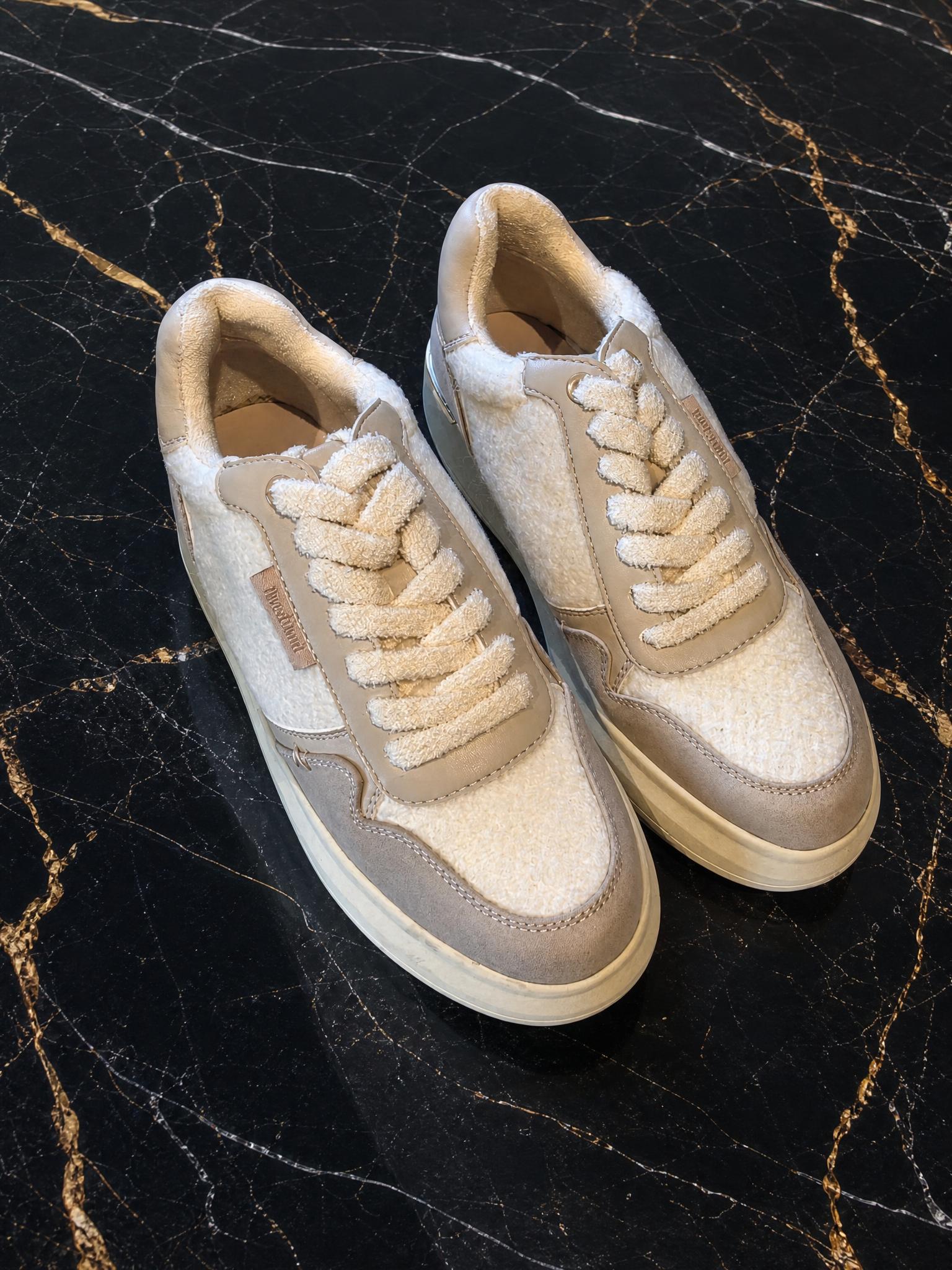 Skechers cream beige lace-up trainers
