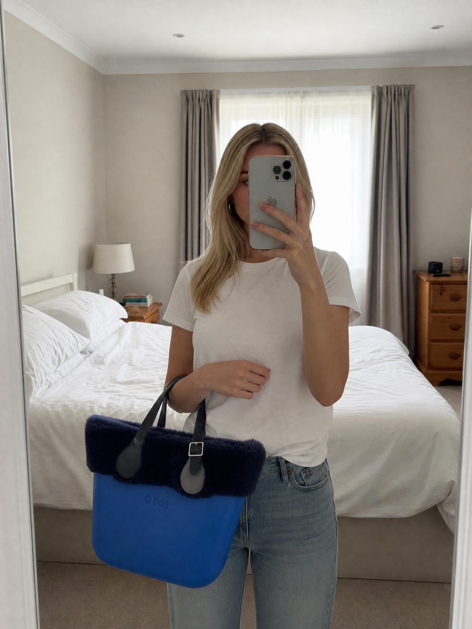 O bag bright blue tote with navy faux-fur trim – very good