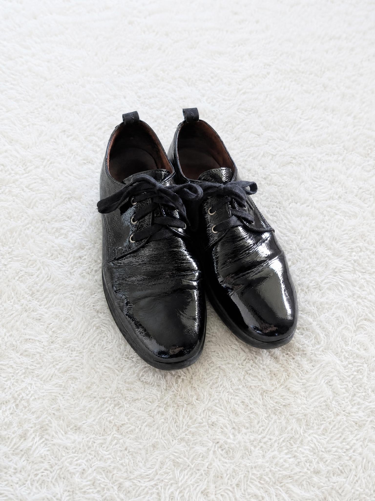 Black Glossy Patent-Look Lace-Up Derby Shoes – Very Good