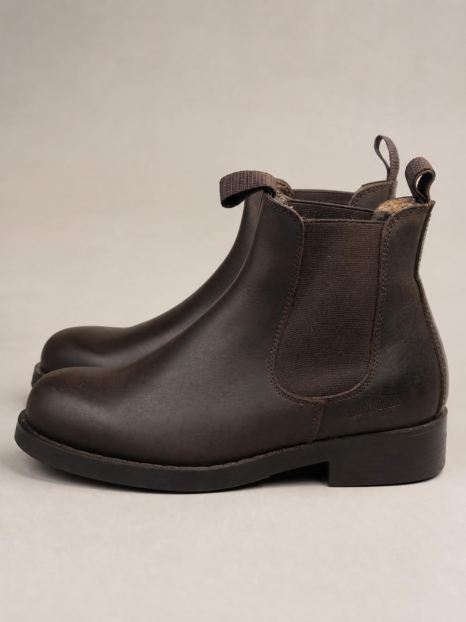 Black Leather Chelsea Boots with Elastic Panels – Very Good