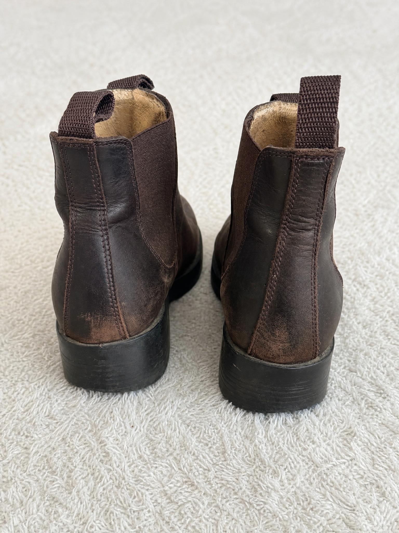 Dark Brown Chelsea Boots with Elastic Sides – Good Condition