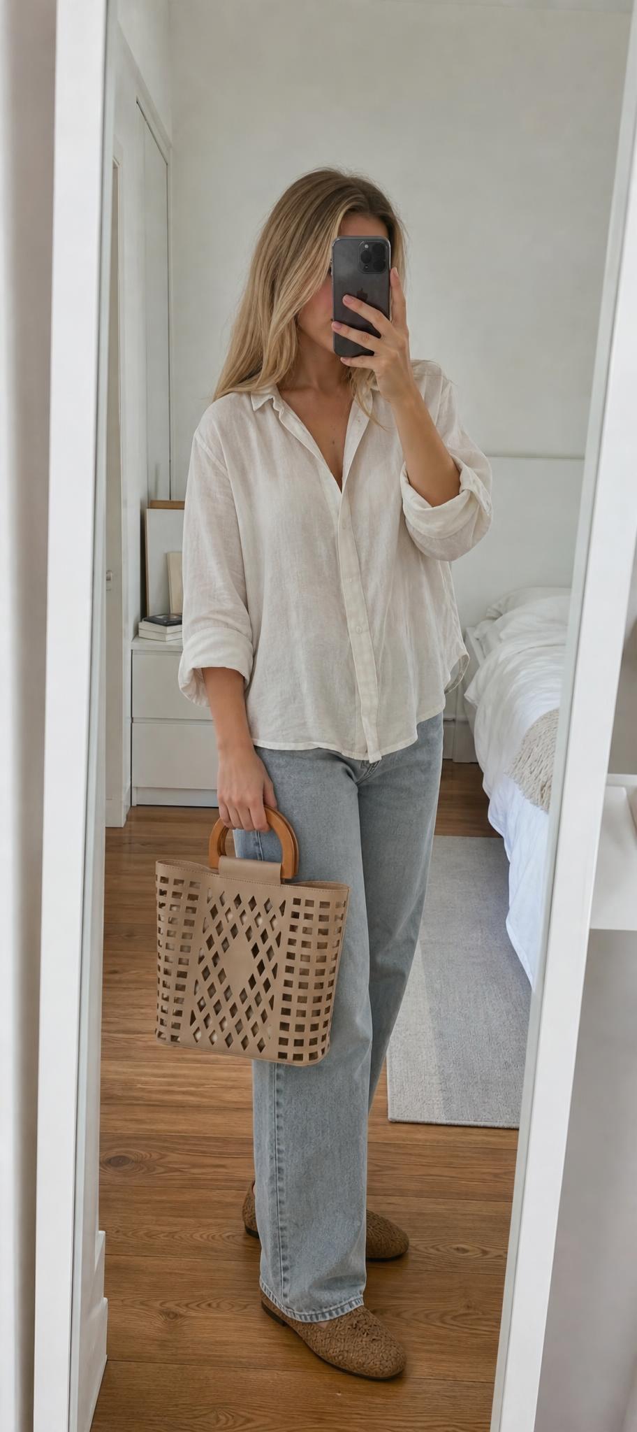 Beige geometric cut-out tote bag with wooden-effect handles