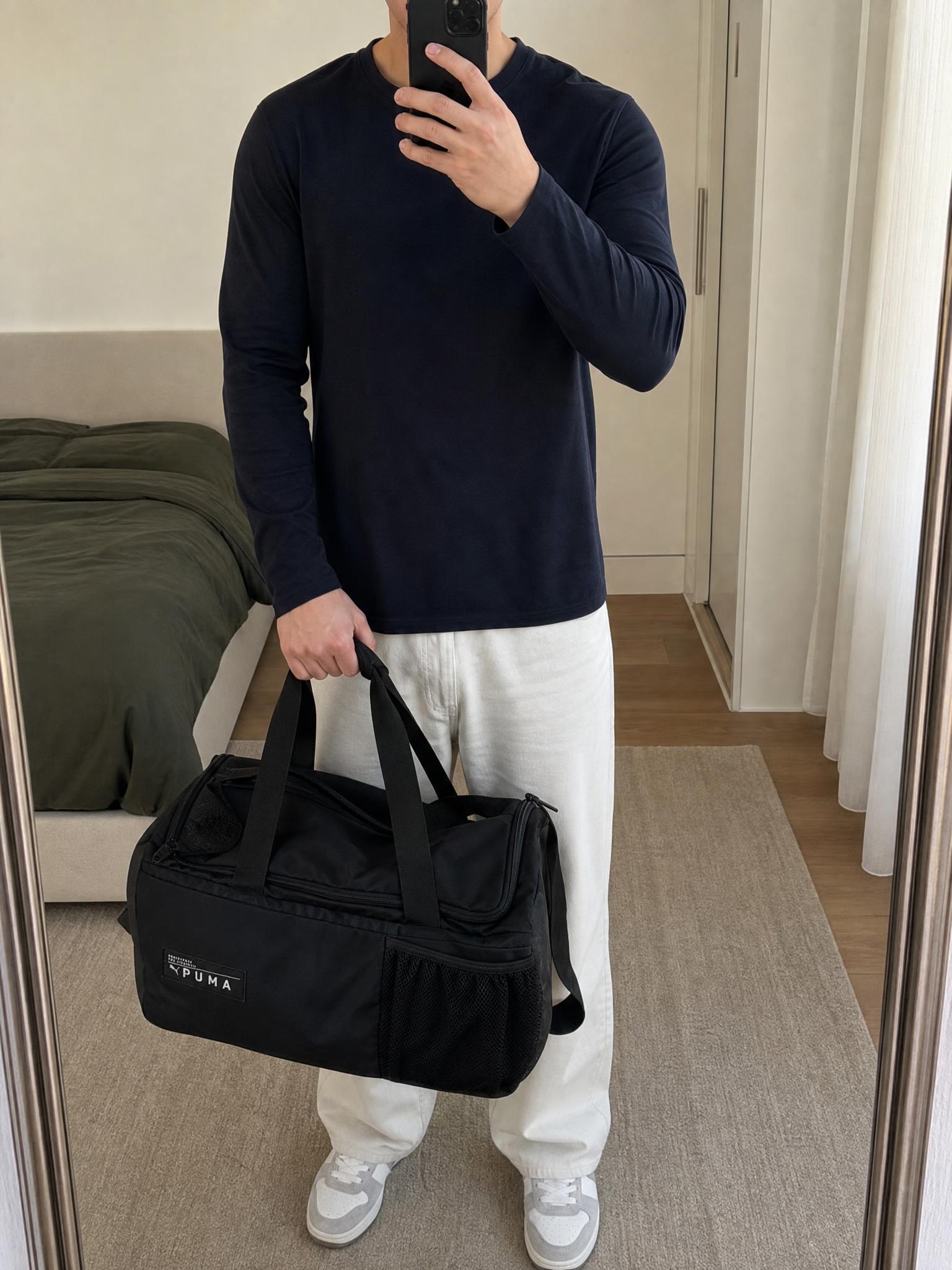 Puma Black Sports Duffel Bag with Mesh Pocket – Very Good