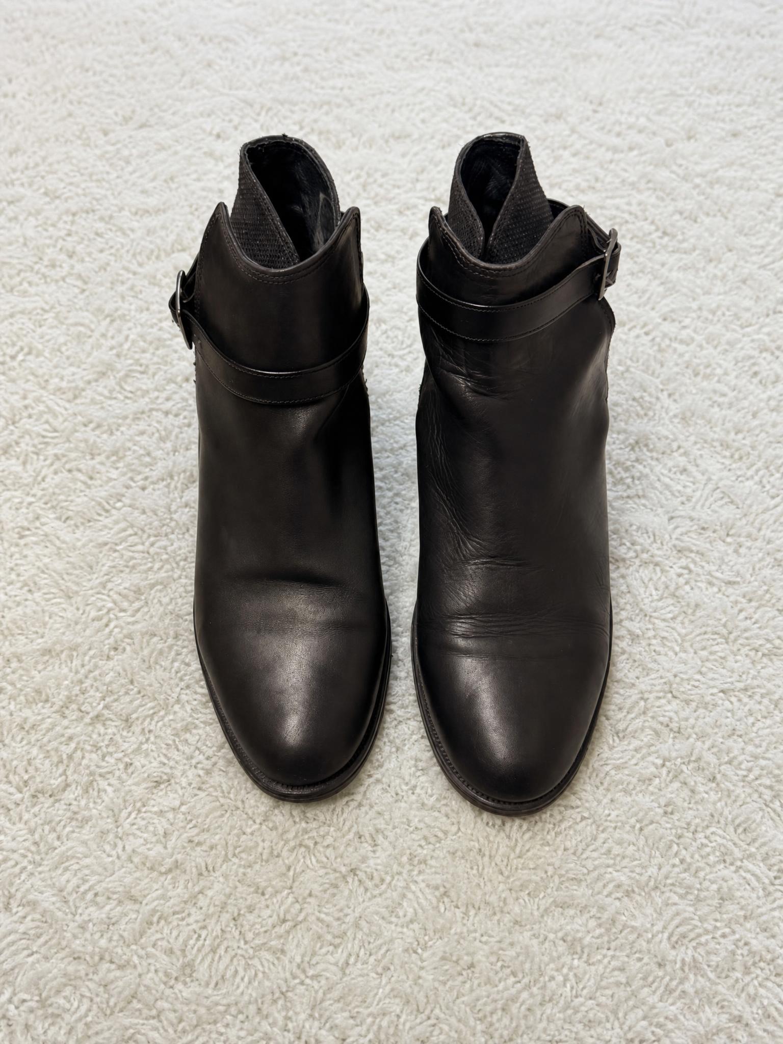 Black ankle boots with buckle straps – pointed toe