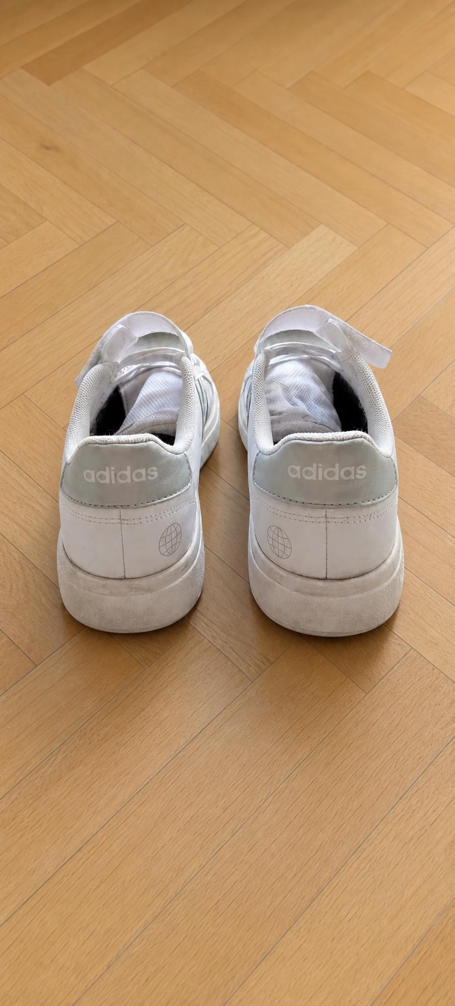 adidas White Low-Top Trainers with Globe Heel Detail
