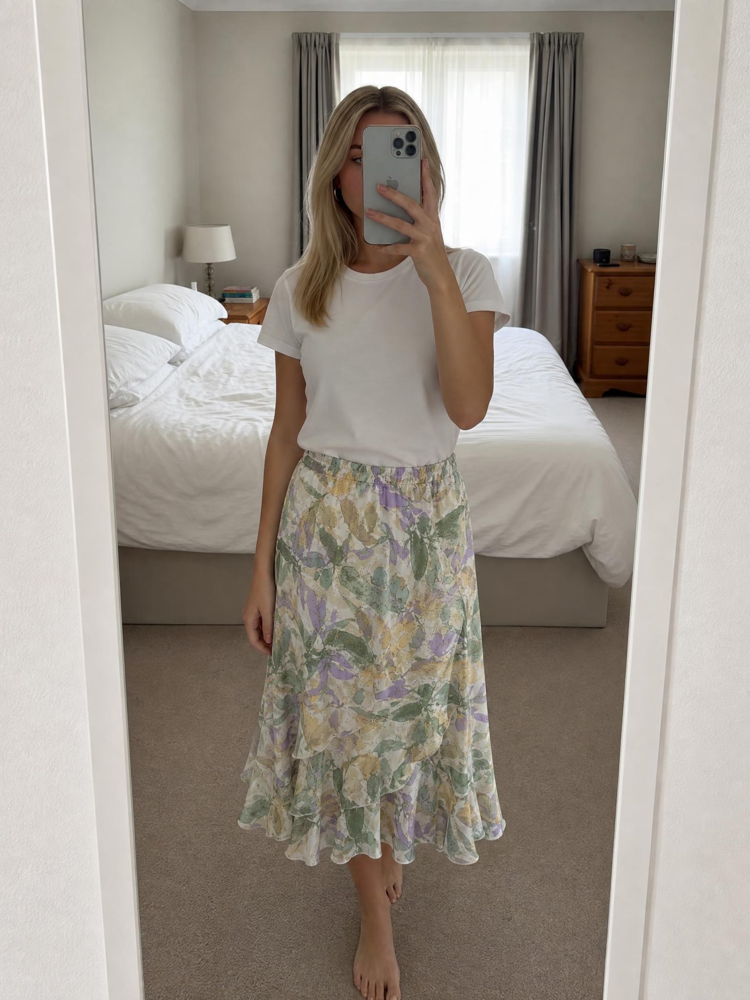 Floral midi skirt with elasticated waist - very good condition