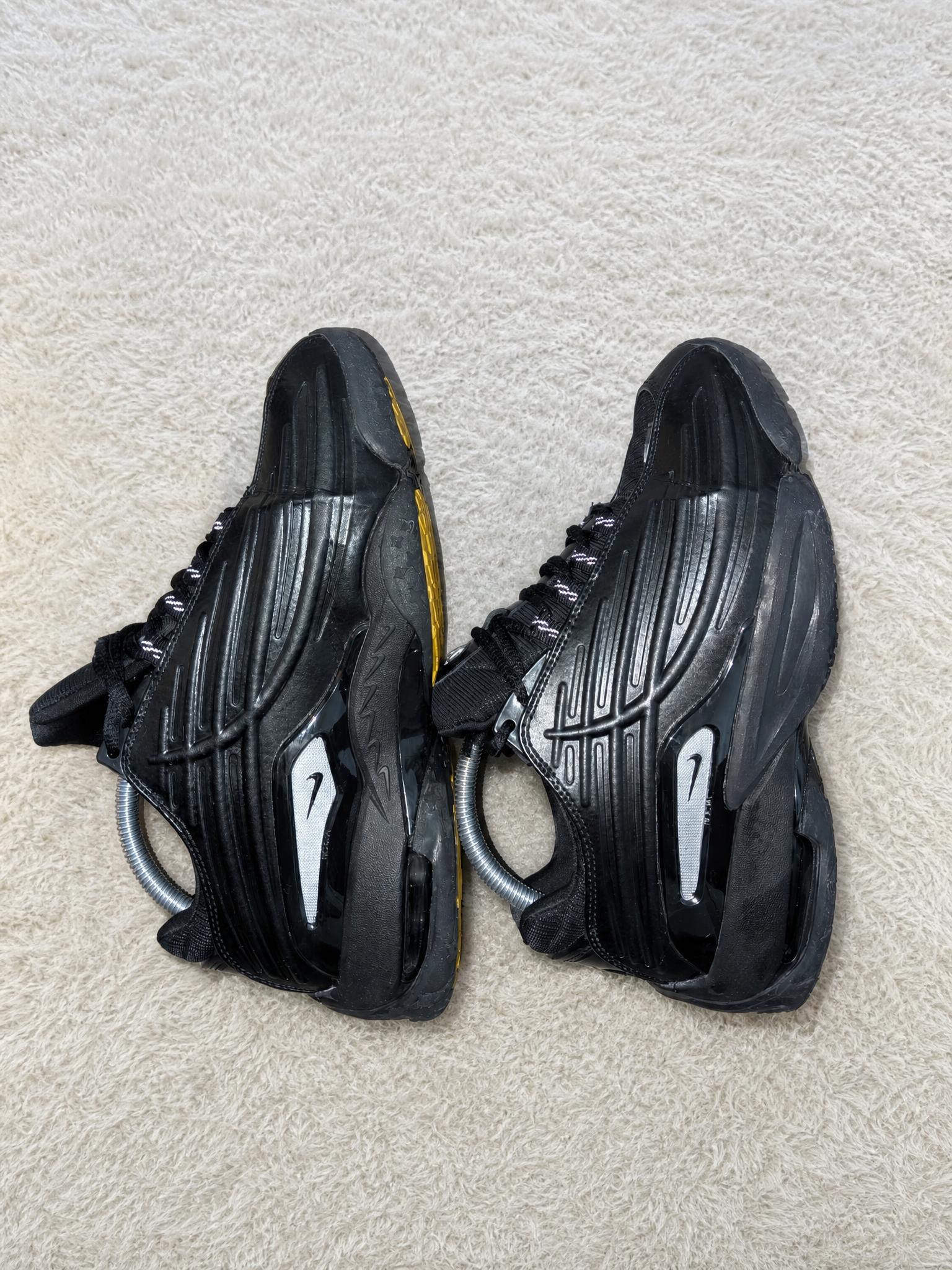 Nike Black Ribbed Trainers with Silver Swoosh