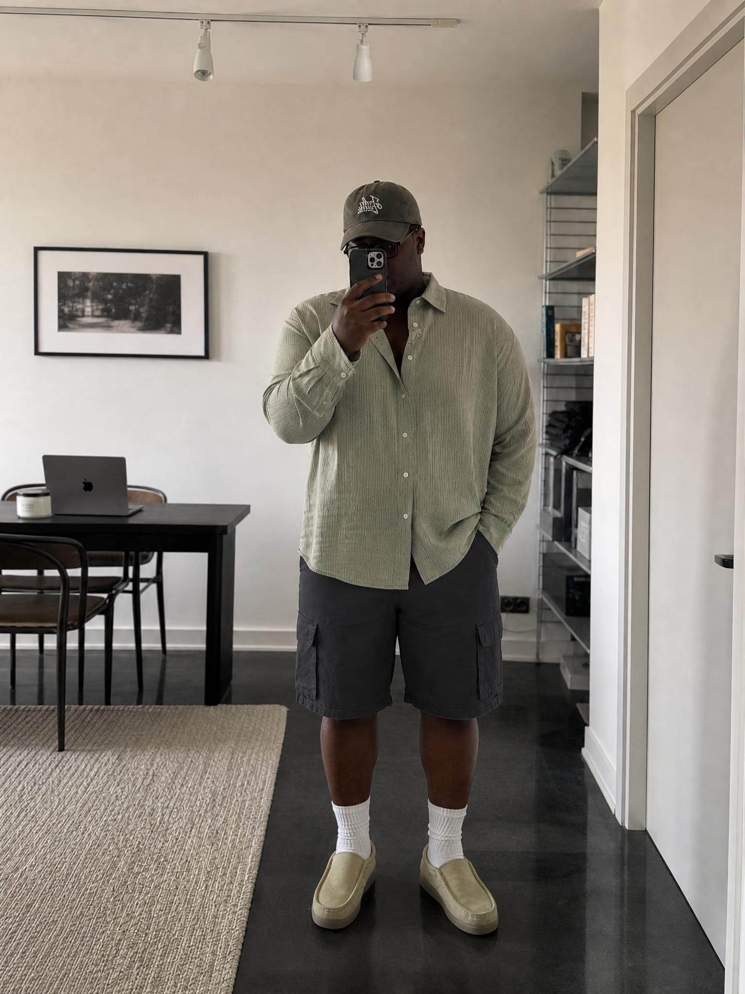 Black Cargo Shorts with Large Side Pockets – Very Good