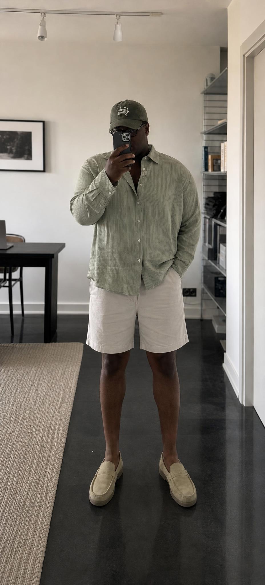 Off-White Tailored Shorts – Button Fly & Side Pockets