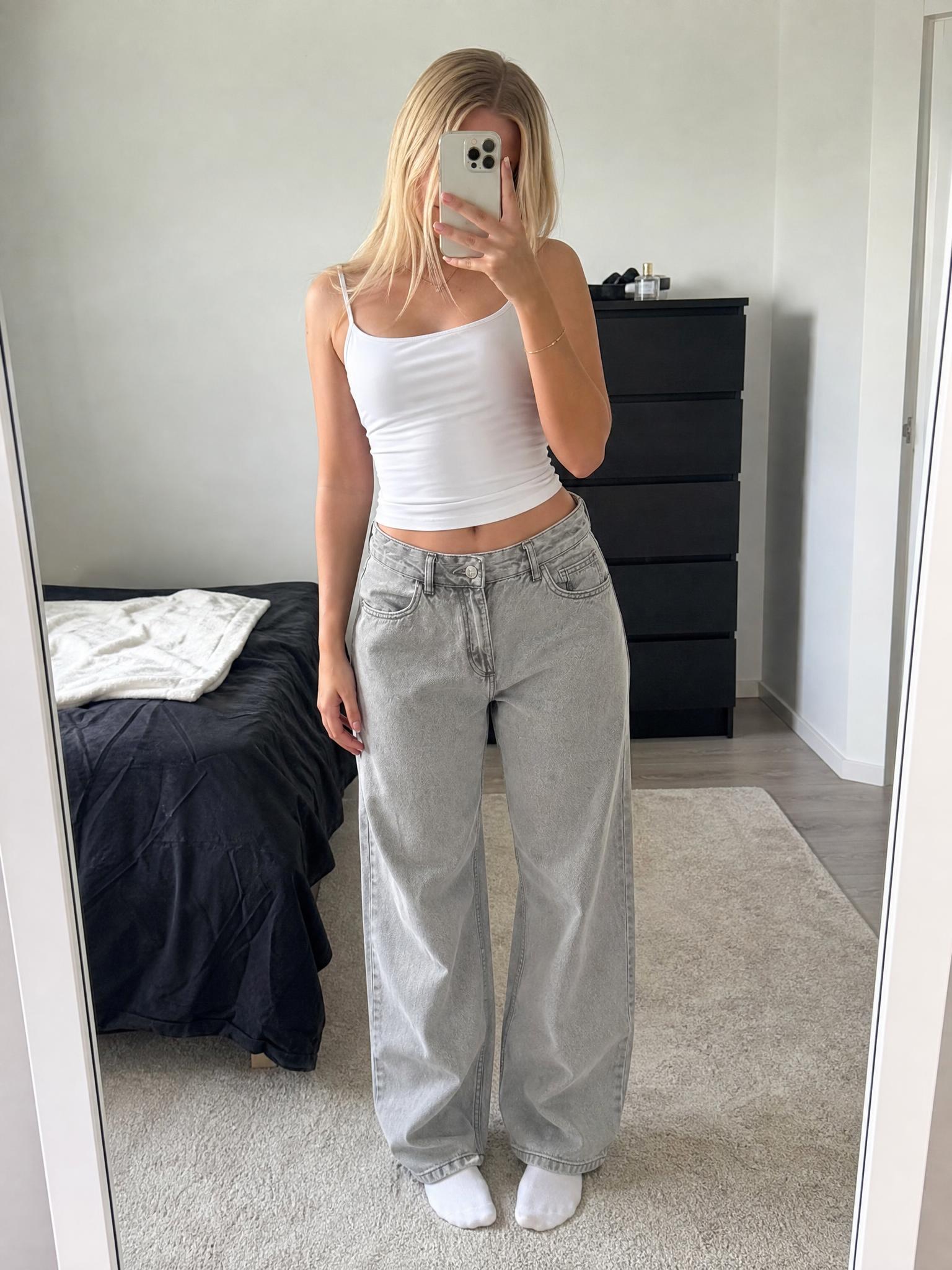 Washed Grey Straight-Leg Jeans – High Rise, Very Good
