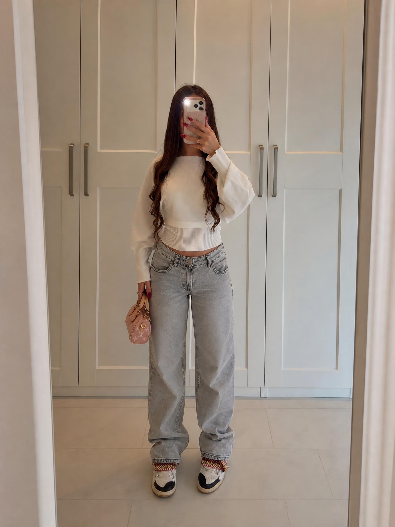 Grey High-Waisted Straight-Leg Jeans – Very Good Condition
