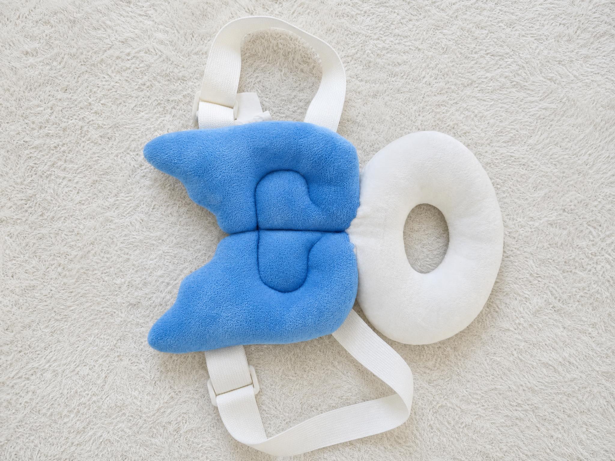 Padded blue baby carrier with adjustable straps - very good