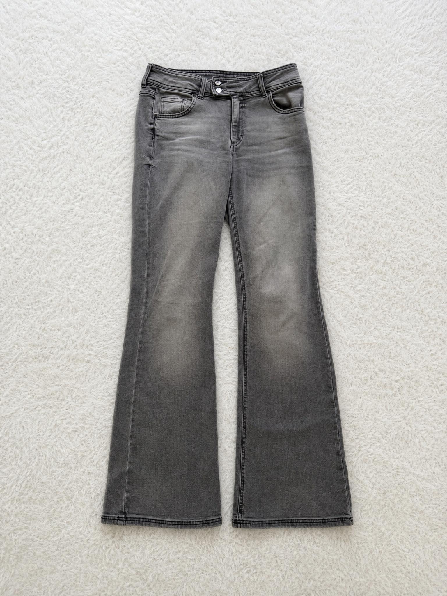 Grey wide-leg jeans with faded wash – very good condition
