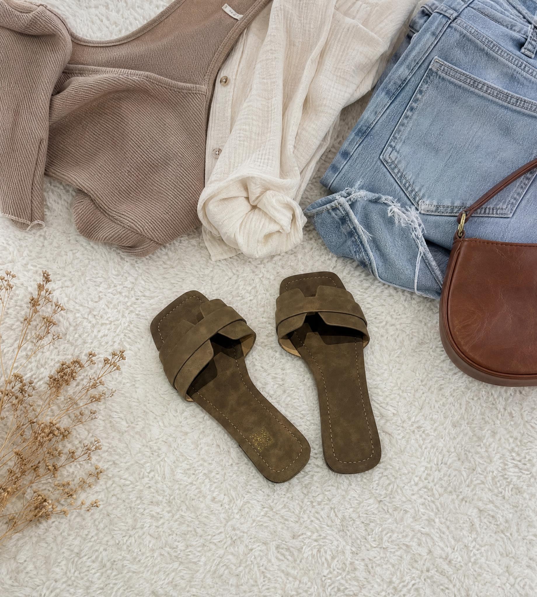 Brown Crossover Strap Flat Slide Sandals – Very Good