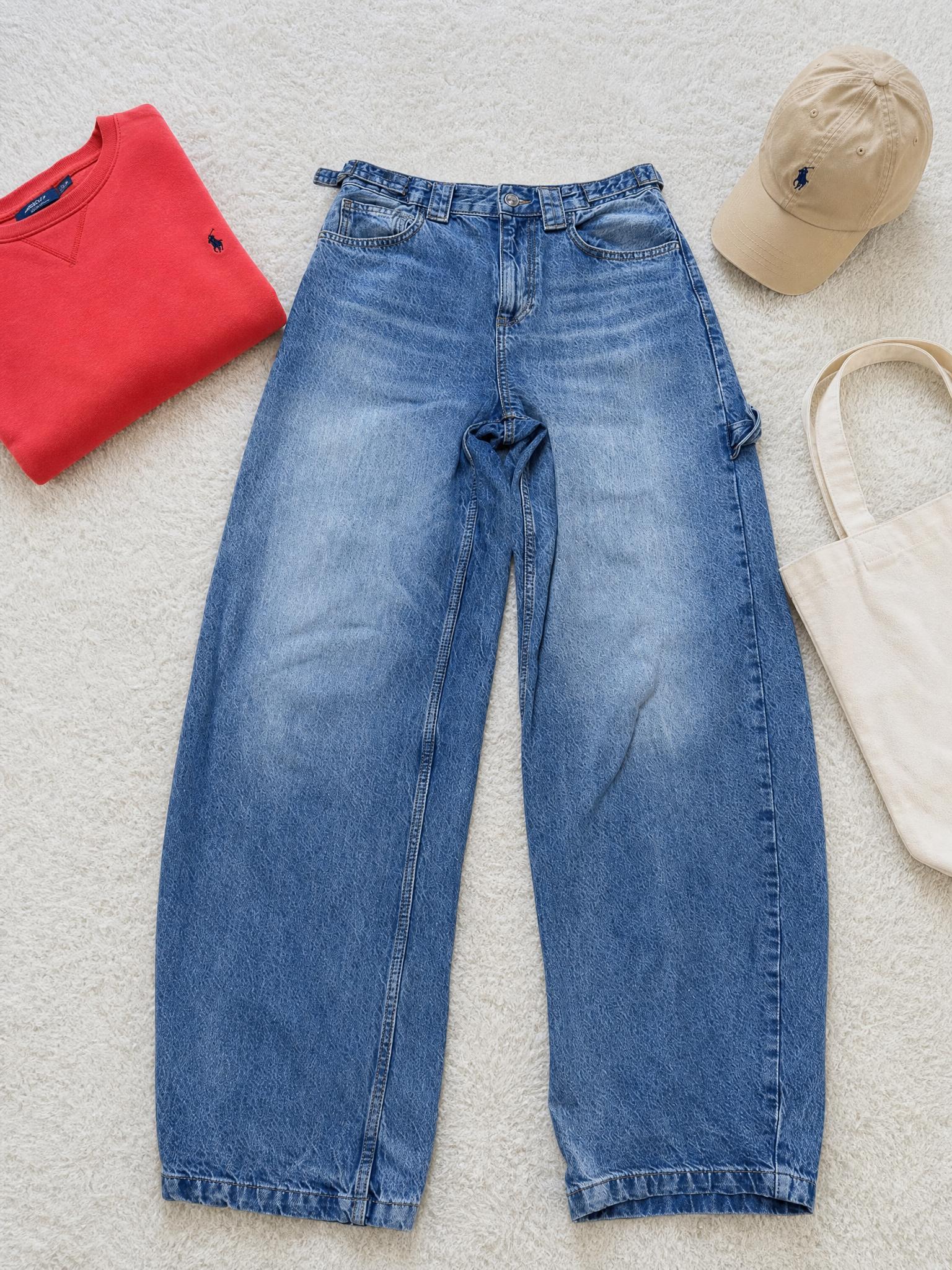 Light Blue Relaxed Straight-Leg Jeans – Very Good