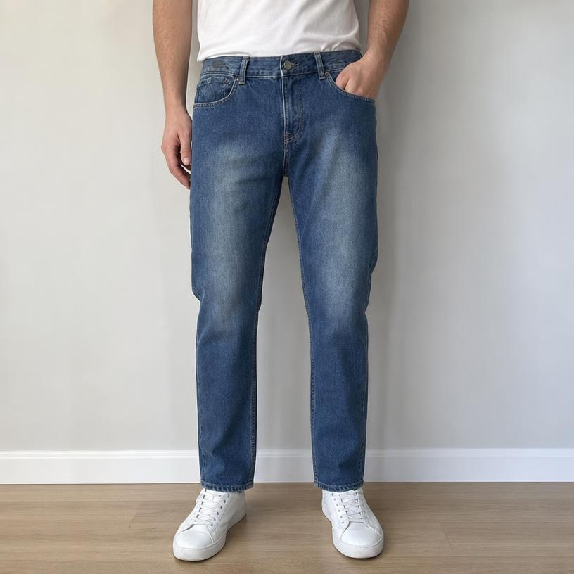 Dark Blue Straight-Leg Jeans – Classic Five-Pocket Style