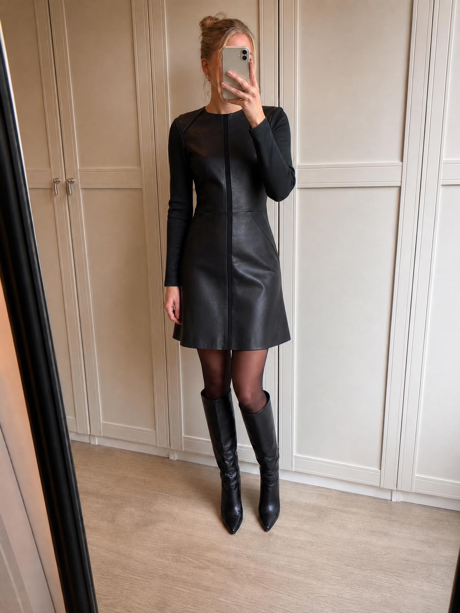 Black fitted panel-detail long-sleeve dress