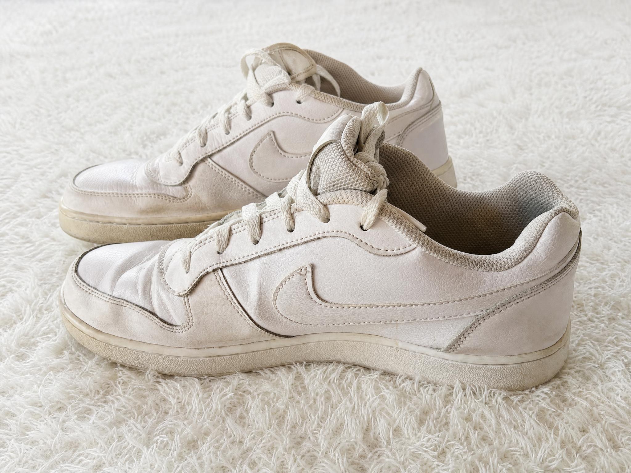 Nike White Low-Top Trainers with Cream Sole – Good Condition