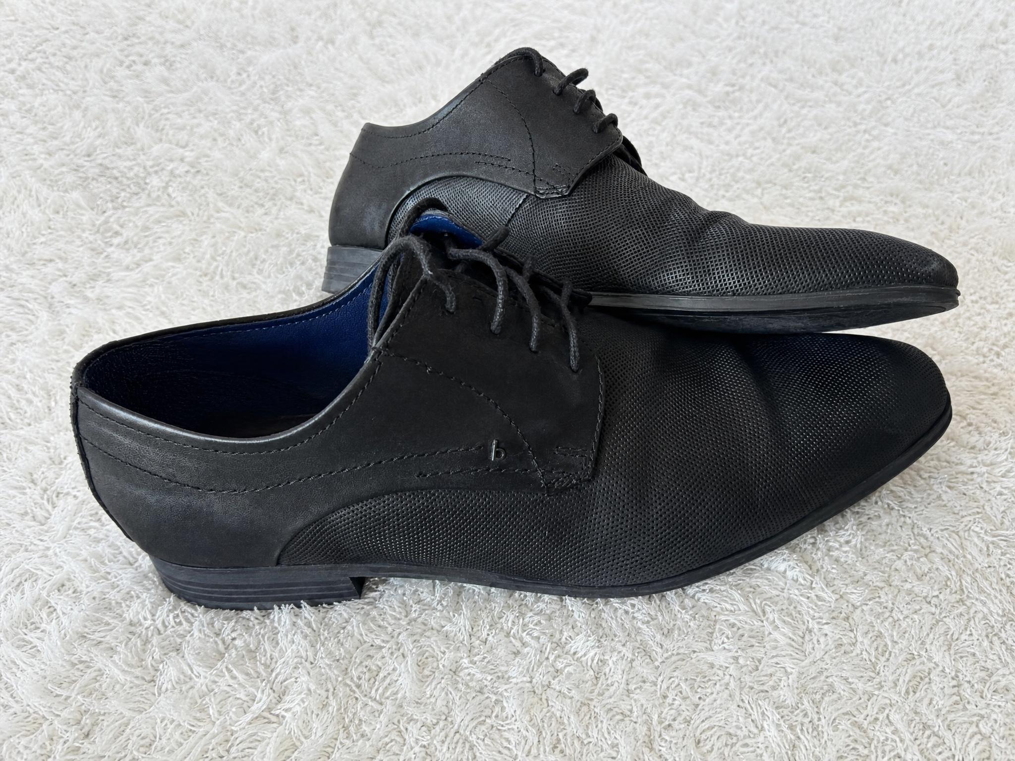 Black Textured Lace-Up Casual Trainers – Very Good Condition