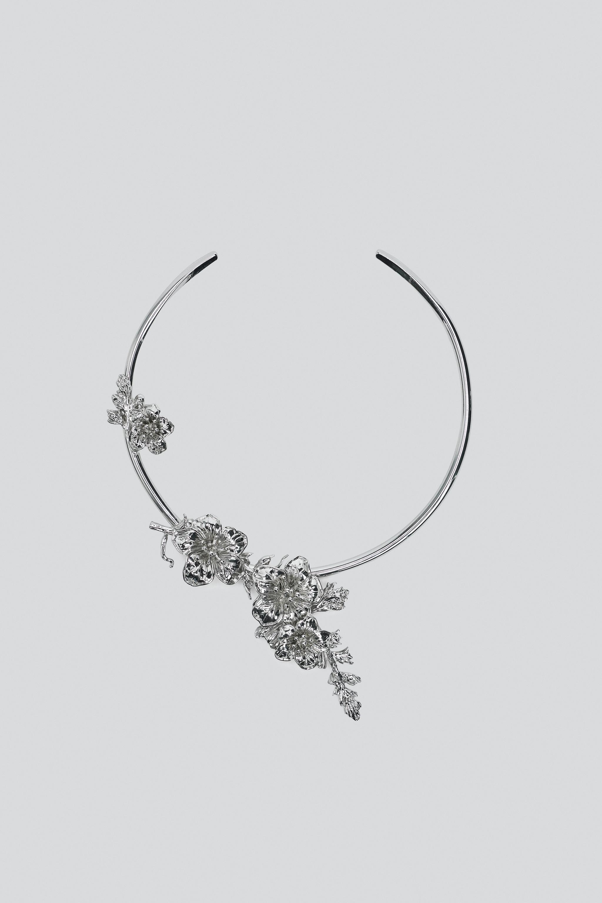 zara, METALLIC EMBOSSED FLORAL CHOKER NECKLACE